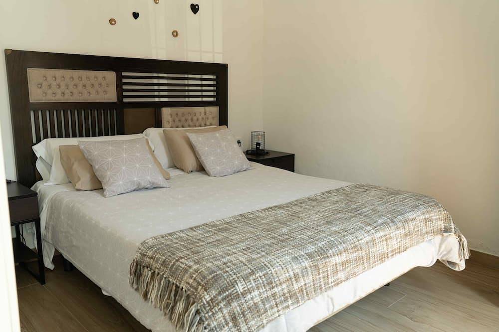 House in the center for 12 with pool 400m from the beach in Calella, Costa del Maresme