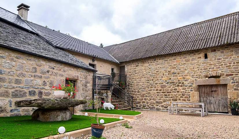 Gîte pour 6 personnes, avec piscine et jardin, animaux acceptés
