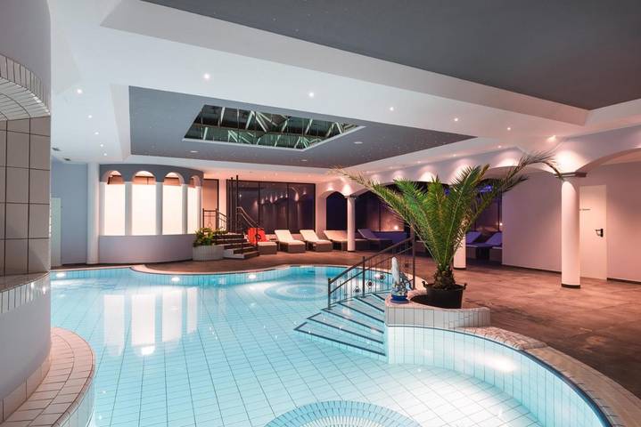 Ferienwohnung für 2 Personen, mit Ausblick und Pool sowie Garten und Sauna