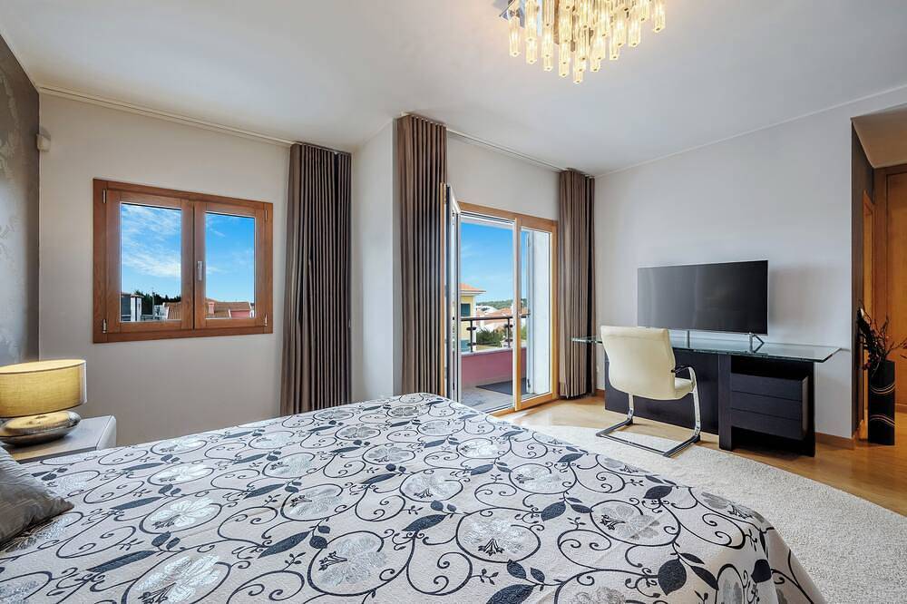 Elyra Cascais · Luxury Villa with Spa, Cinema & Gym in Alcabideche, Costa de Lisboa