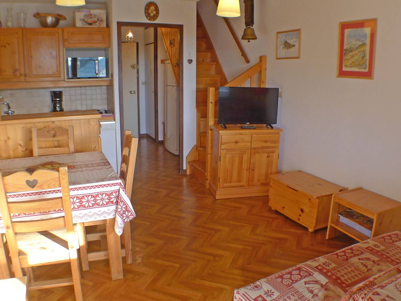 Entire apartment, Charming duplex for 6 people with Tv and parking in Samoëns. in Samoëns, Bonneville region
