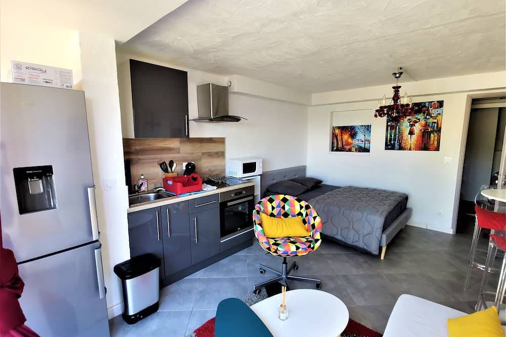 Ganze Wohnung, L'Abeste  Studio 20m2  Sea view Terrace 30m2, air conditioned in Hyeres, Parc national Port-Cros