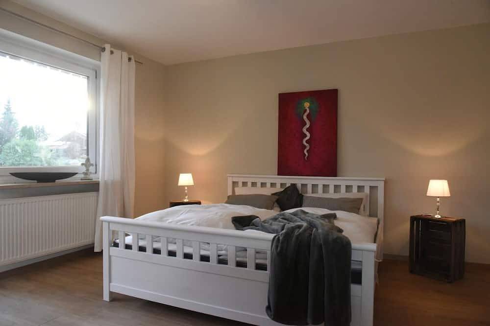 Ganze Wohnung, Garten-Ferienwohnung 68 qm für 2 - 4 Personen, 2 separate Schlafzimmer in Grabenstätt, Chiemsee