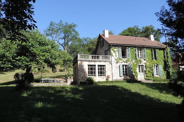 Maison de vacances pour 14 personnes, avec Terrasse et Jardin dans Office de Tourisme de Villeneuve d'Aveyron