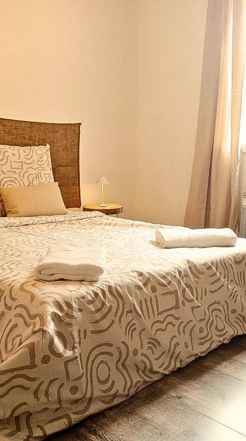 Gîte pour 8 personnes, avec terrasse ainsi que vue et jardin à Floirac - 3