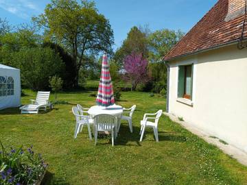 Gîte pour 9 personnes, avec jardin et vue, animaux acceptés à Veuil