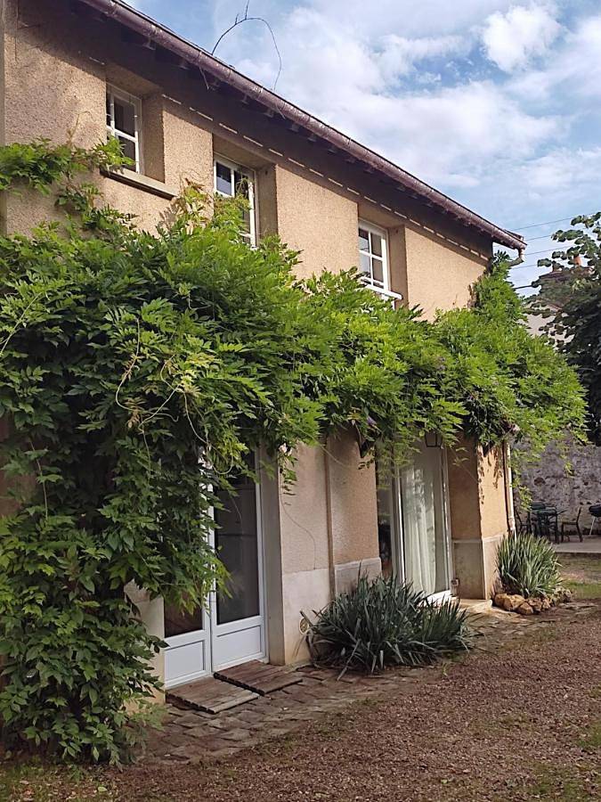 Two-Bedroom House in Vulaines-sur-Seine, Seine-et-Marne