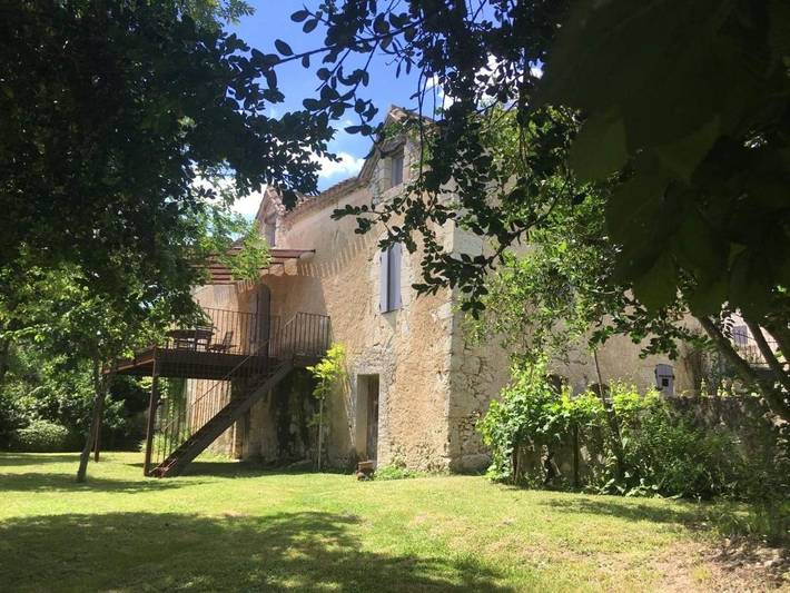 Maison d’hôte pour 3 personnes, avec Terrasse et Jacuzzi ainsi que Jardin et Piscine dans le Gers