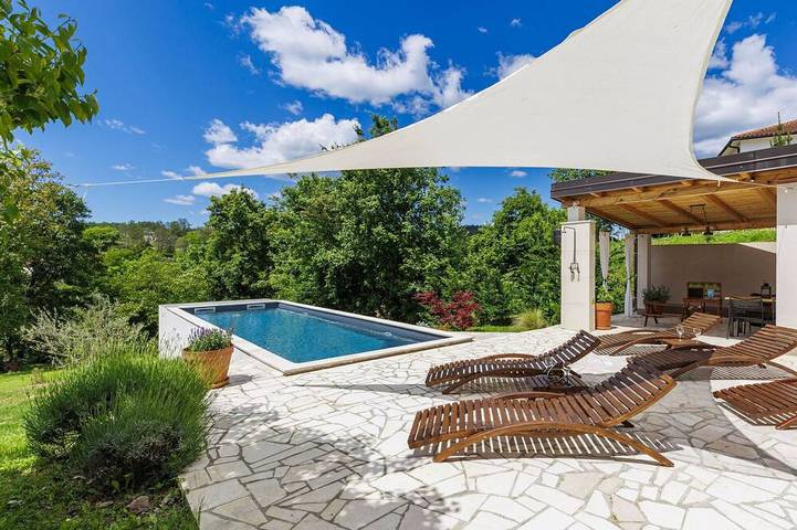 Ferienhaus für 6 Personen, mit Pool und Balkon