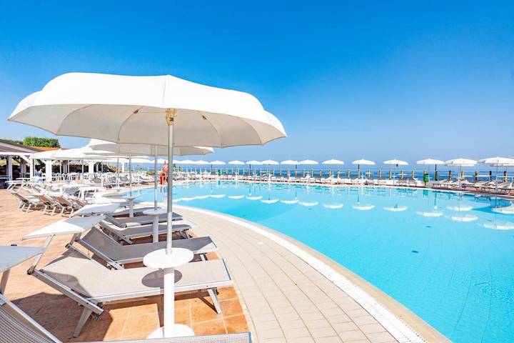 Villaggio vacanza per 4 persone, con Balcone e Terrazza nonché Giardino e Piscina a Tropea