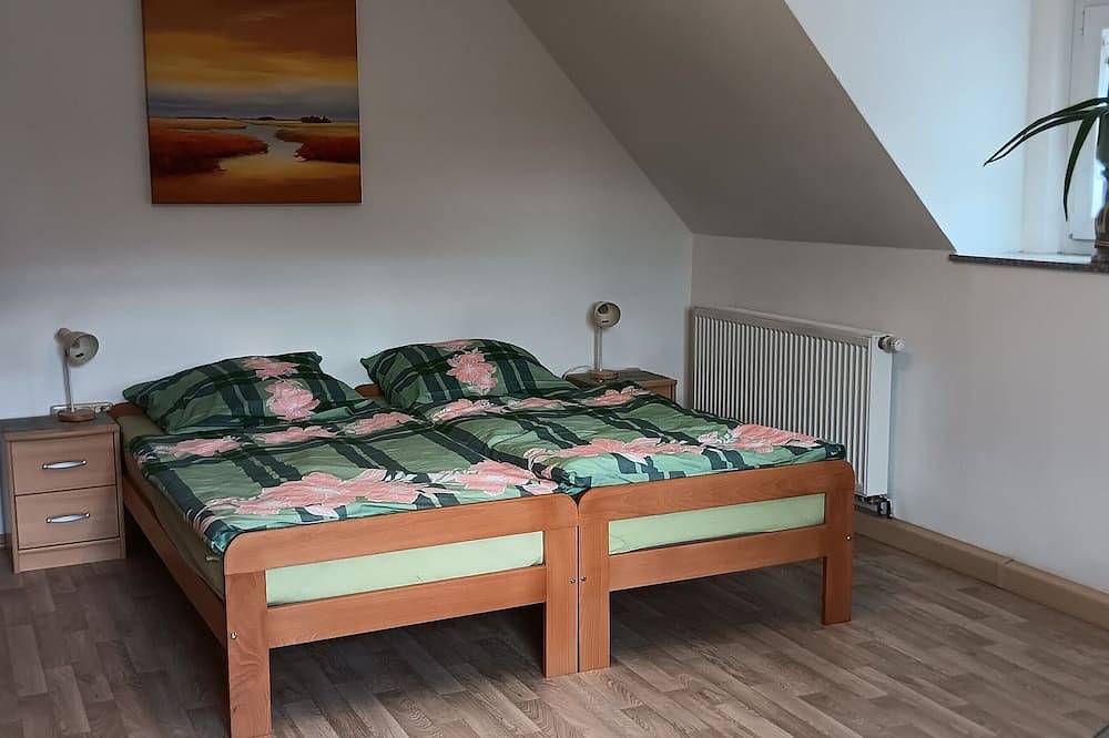 Ganze Wohnung, Ferienwohnung 97qm mit Balkon und Badezimmer mit Dusche und Badewanne in Bodenwöhr, Ostbayern