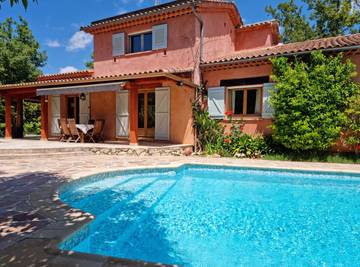 Chambre d’hôte pour 2 personnes, avec jardin et piscine dans Pays de Fayence