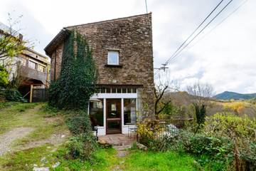 Gîte pour 6 personnes, avec balcon et jardin à Faugères