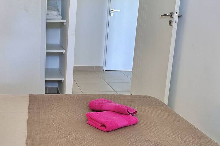 Gîte pour 4 personnes, avec jardin et piscine ainsi que jacuzzi et terrasse, animaux acceptés dans Zone nature des vieux salins d'Hyères - 3