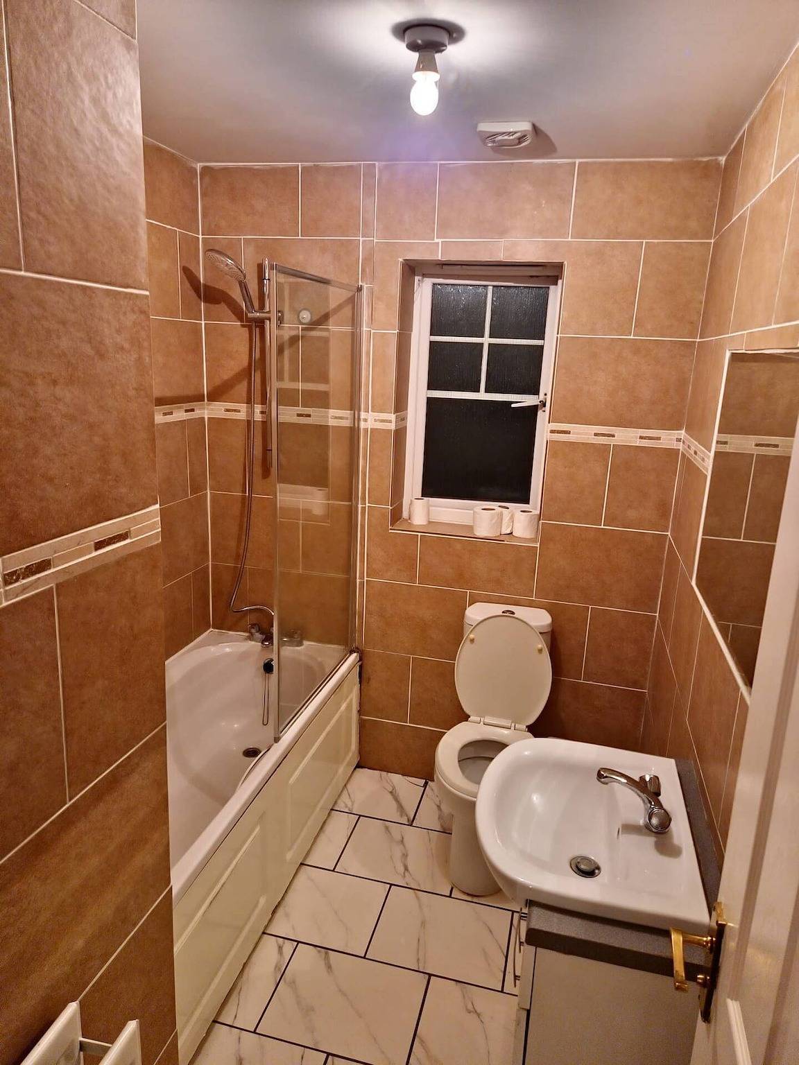 3 Bed house - Sleeps 6 - Parking - Wifi in Kent