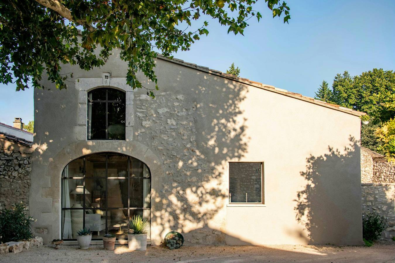 Artist's stable with garden near Alpilles in Saint-Andiol, Arles region