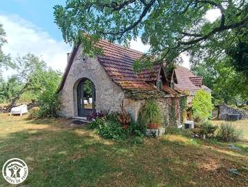 Gîte pour 4 personnes, avec jardin ainsi que jacuzzi et piscine, animaux acceptés dans le Lot