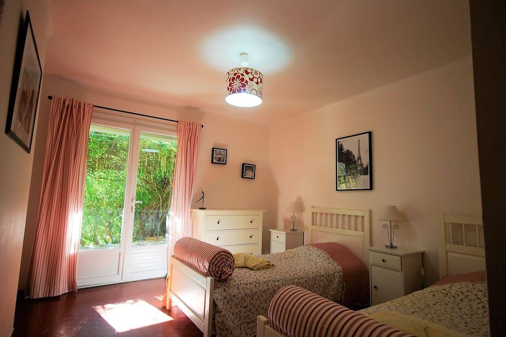 Superbe Villa Isolée Avec Vue Imprenable Et Piscine Chauffée in Saint-Antonin-du-Var, Région de Brignoles