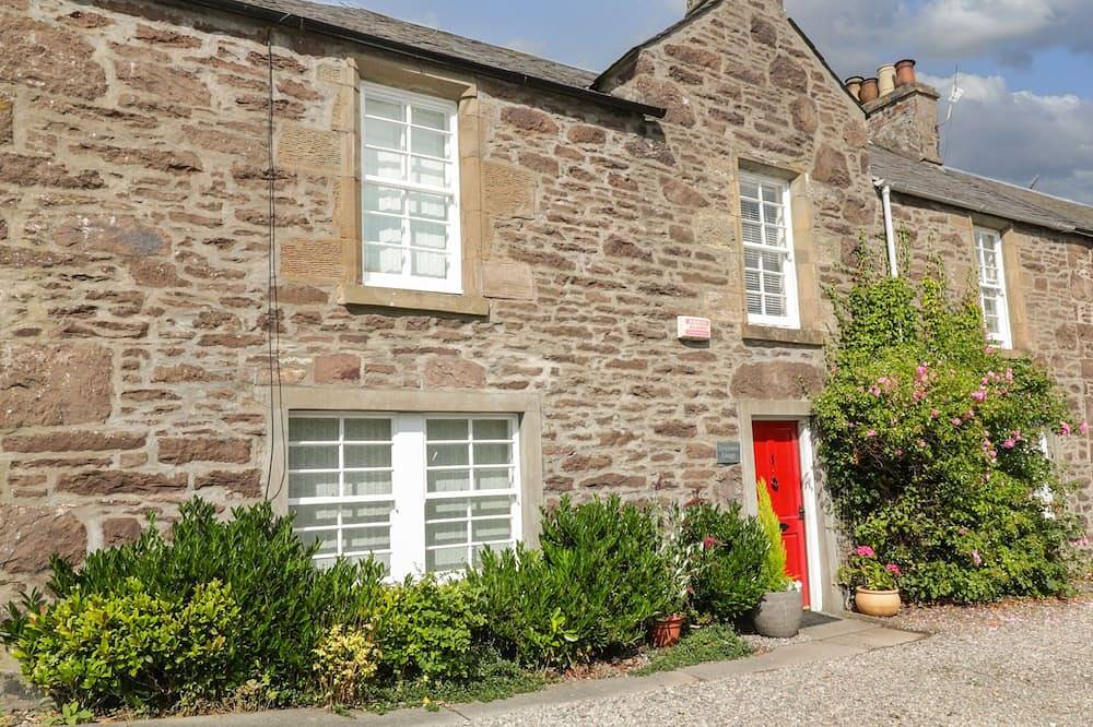 Greystones Cottage, family friendly, with a garden in Crieff in Crieff, Perthshire