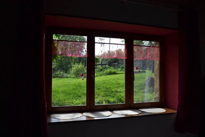 Bed & Breakfast „Chambre D'hôtes La Framboisine“ mit Gemeinschaftsterrasse und -garten in Bourgvilain, Mâcon und Umgebung