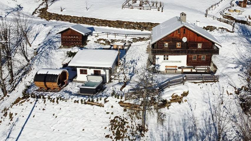 Ferienhaus für 6 Personen, mit Balkon und Whirlpool sowie Terrasse und Garten in Bischofshofen