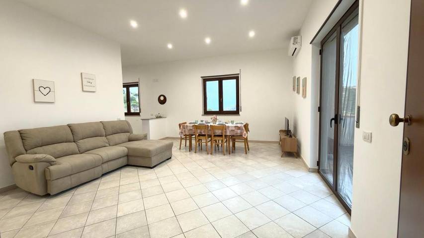 Gîte pour 10 personnes, avec Balcon et Terrasse ainsi que Jardin et Vue à Rocca Imperiale - 2