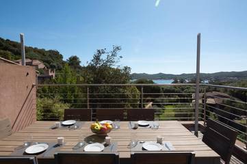 Location de vacances pour 6 personnes, avec balcon et vue dans Plage De Maora