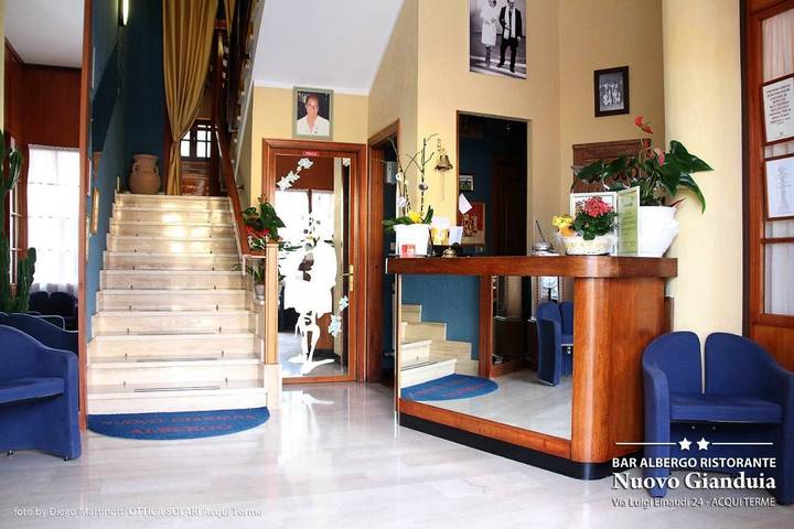 Hôtel pour 3 personnes, avec bassin pour enfant et piscine ainsi que vue et jardin, animaux acceptés à Acqui Terme - 2