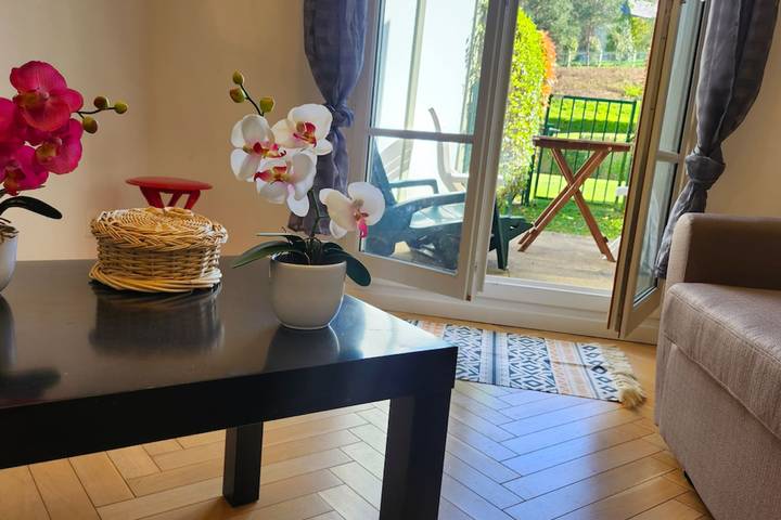 Gîte pour 2 personnes, avec jardin, adapté aux familles dans Plage De Tourgeville - 2