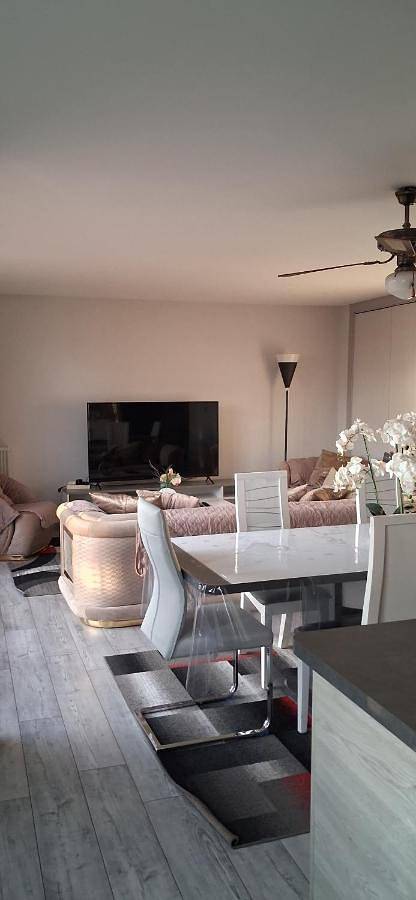 Gîte pour 8 personnes, avec balcon à Creil