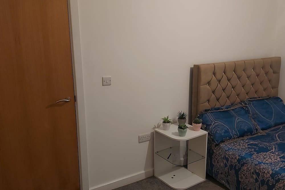 Entire apartment, Ensuite Double Bedroom (live in landlord) in Warrington, Cheshire