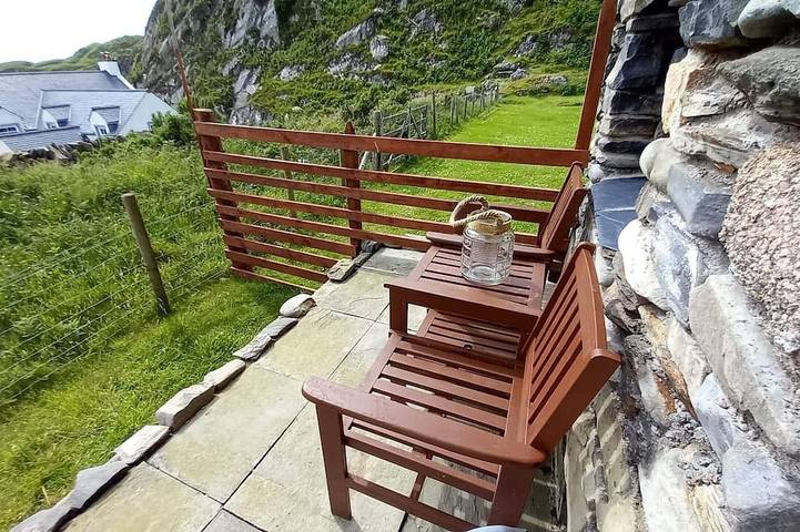 Log cabin for 2 people, with pets on the Isle of Mull