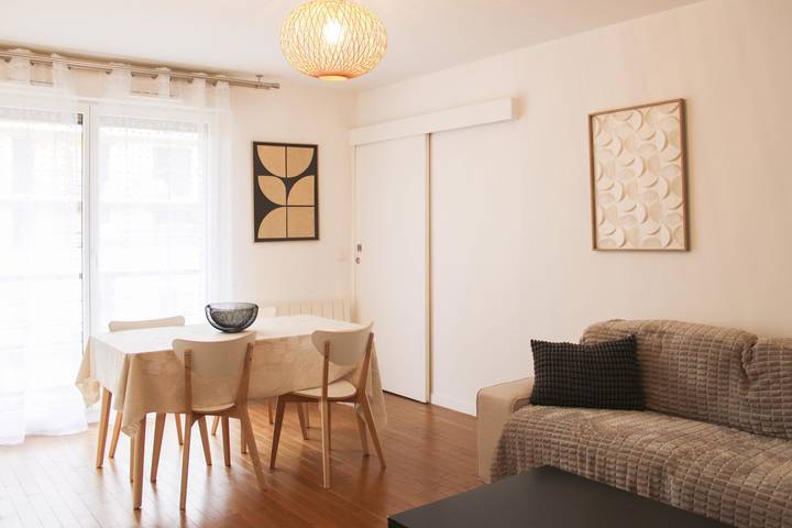 Appartement entier, Appartement avec balcon et parking proche métro in Asnières-sur-Seine, Hauts-de-Seine