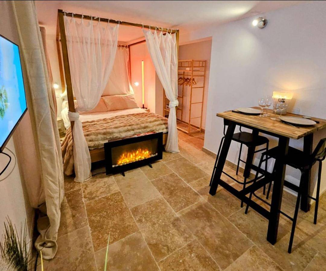 Queen Room in Le Castellet, Côte méditerranéenne (France)