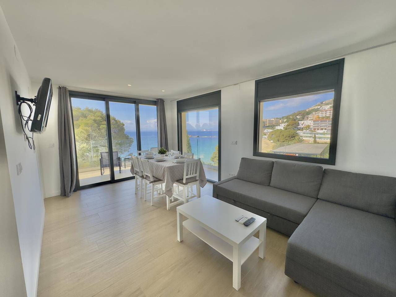 Apartamento vacacional entero, A15. Magníficas vistas y acceso directo a la playa in l'Almadrava, Roses