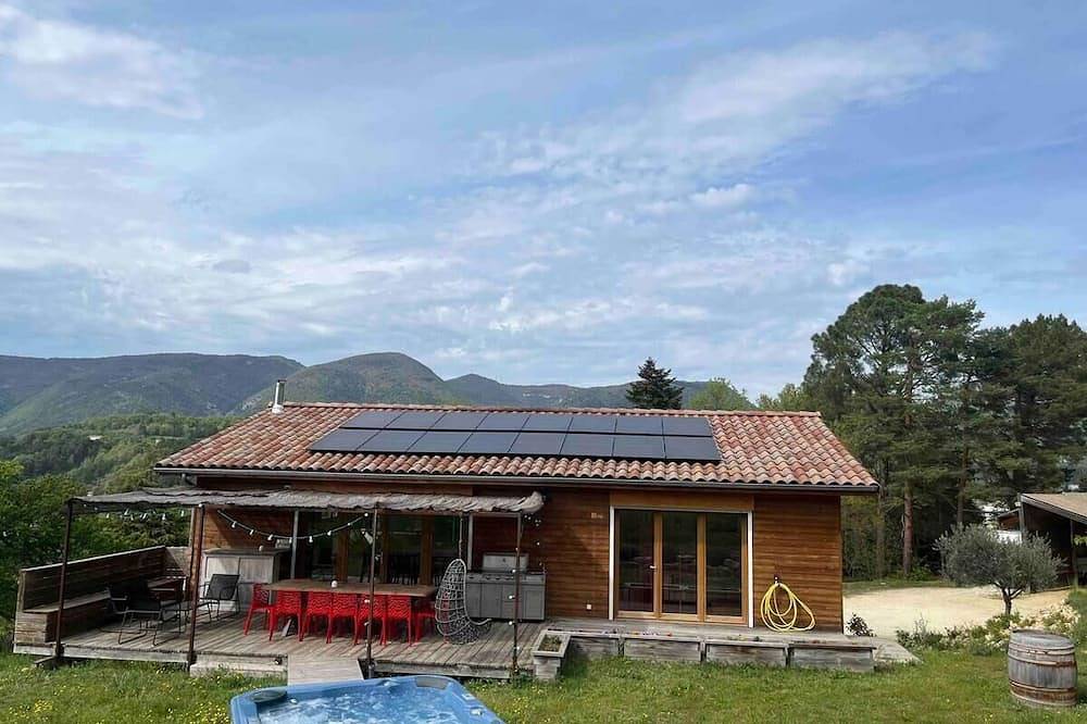 House with garden and jacuzzi in Dieulefit, Nyons region