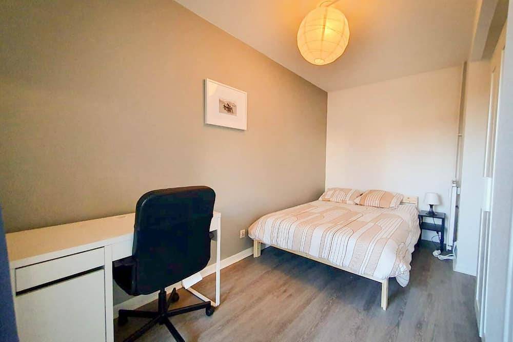 Apartamento entero, Charming rooms in shared apartment Cergy center in Cergy, Valle del Oise