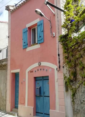Gîte pour 5 personnes, avec terrasse, animaux acceptés à Olonzac