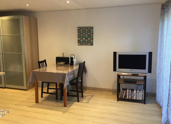 Studio pour 2 personnes, avec piscine ainsi que jardin et terrasse dans l' Ain - 2