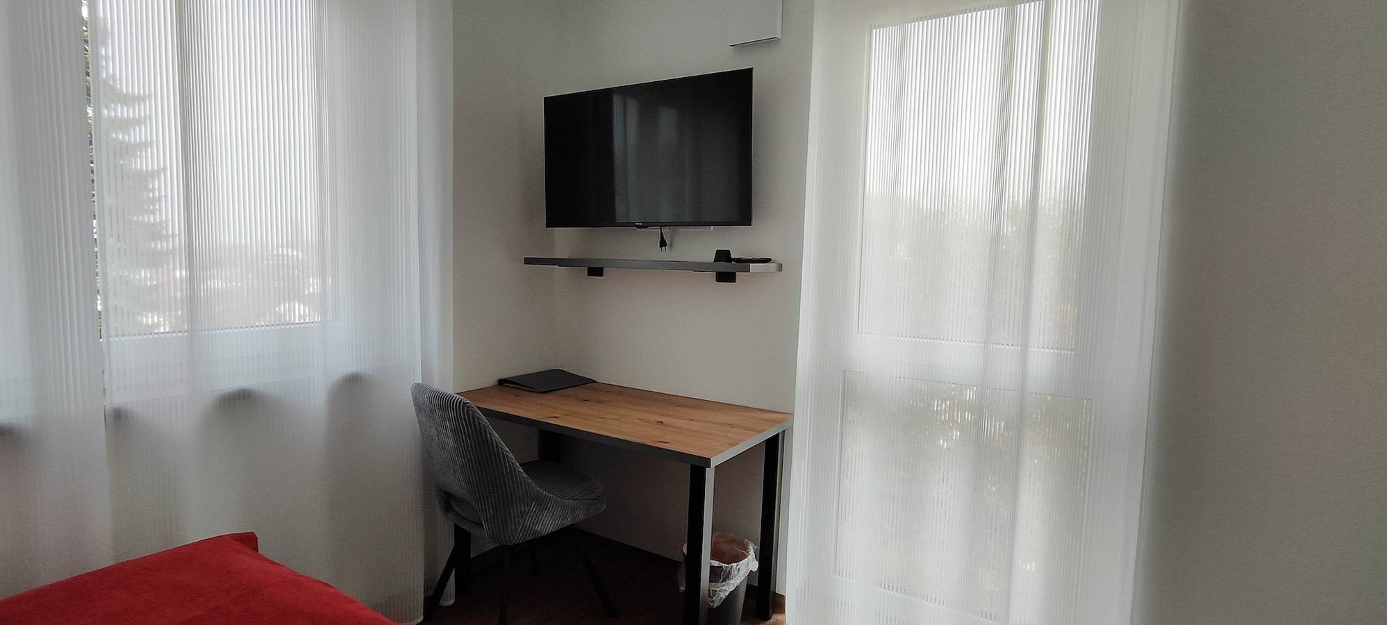 Ganze Ferienwohnung, Doppel-/Zweibettzimmer mit Balkon in Sondelfingen, Reutlingen