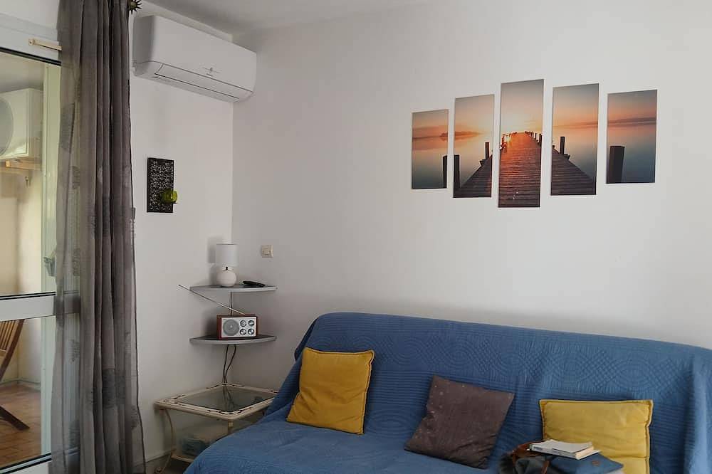 Entire apartment, Crique Côte Vermeille T2 Dans Village Vacances Avec Piscine et Tennis in La Côte Vermeille, Cerbère