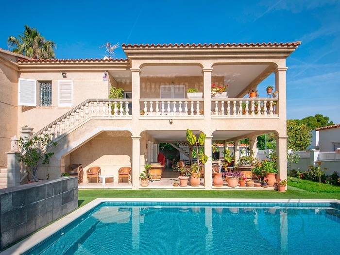 Apartamento vacacional entero, R153 Villa con Piscina en Coma-ruga in Coma-ruga, Vendrell