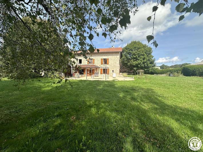 Gîte pour 10 personnes, avec jardin et terrasse - 1
