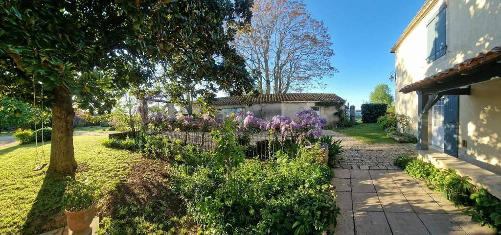 Location de vacances pour 4 personnes, avec vue et jardin à Luçon