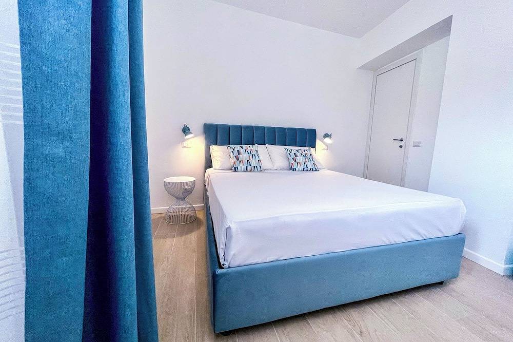 Laura Capri House. Cozy and bright house with terrace and view in Capri, Naples Province