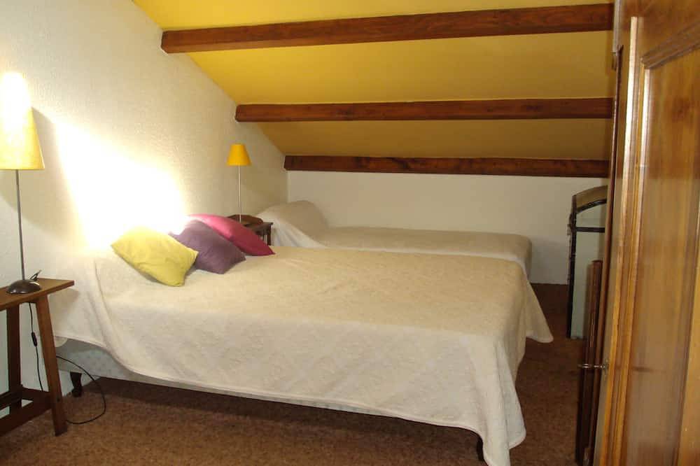 Of Character cottage Near Millau In Charming Village in Saint-Leons in Millau, Parc naturel régional des Grands Causses