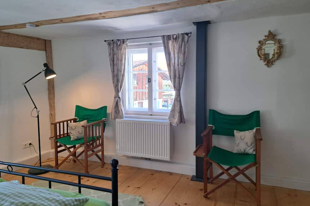 Ganze Wohnung, \"Apfelgrün\" holiday apartment, romantic holiday in a listed building in Oberammergau, Bayerische Alpen