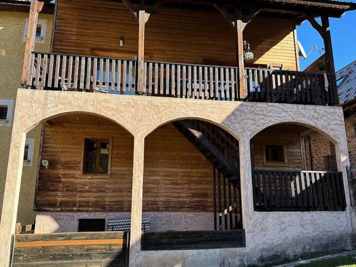 Gîte pour 10 personnes, avec balcon, adapté aux familles dans Office De Tourisme De Vars - 2