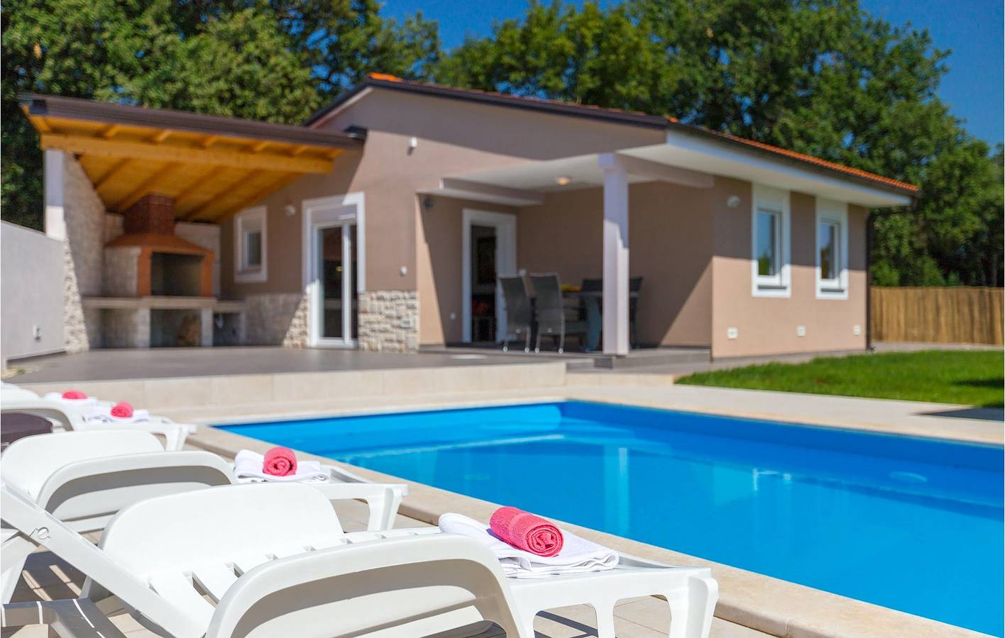 Gemütliche 1-Zimmer-Wohnung mit Pool in der Nähe des Flughafens Pula und der Strände in Valtura, Südküste Istrien