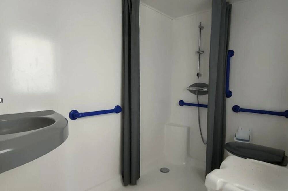 Camping 3 étoiles - Piscine - ccbbiic in Saint-Mitre-les-Remparts, Istres region